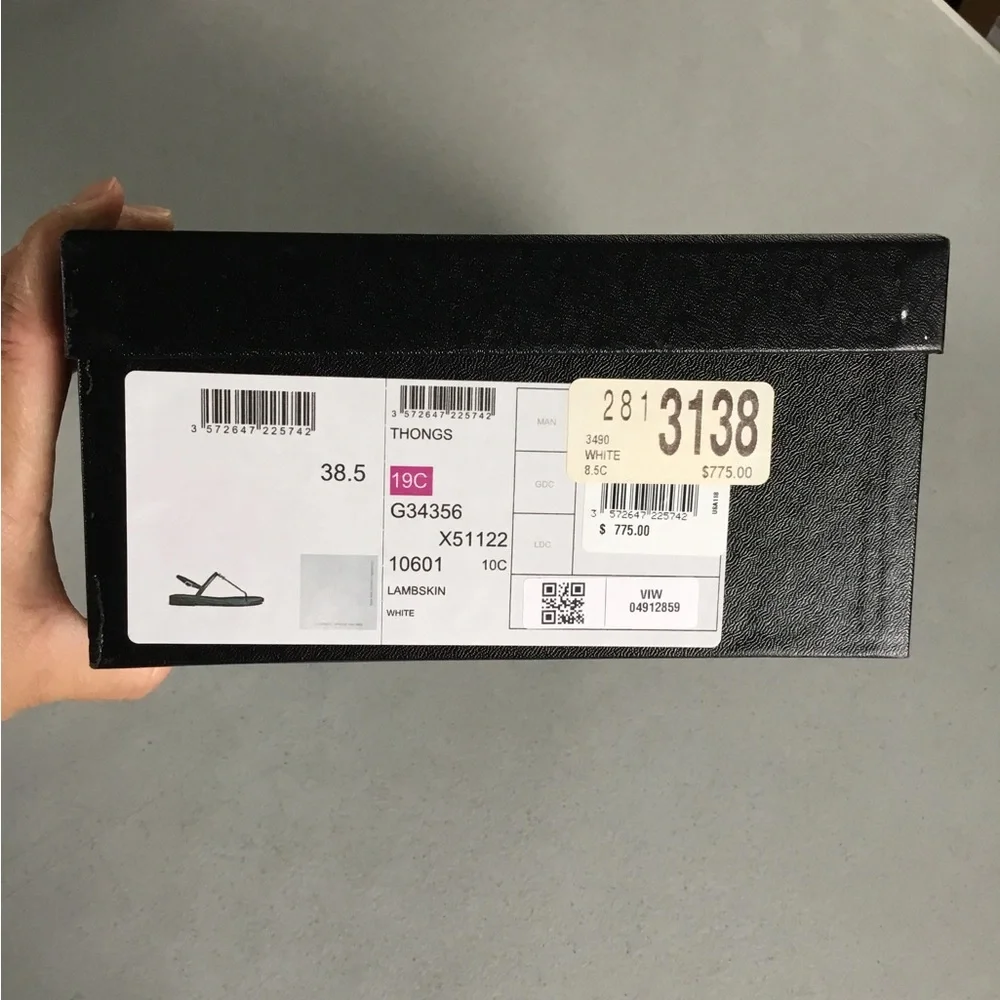 CHANEL - Picture 11 of 15